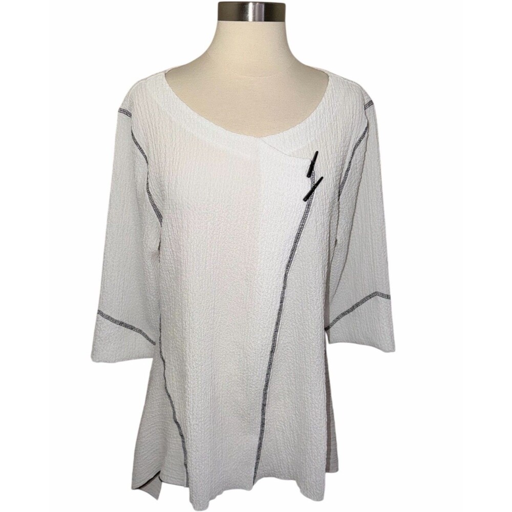Curvesque Tunic Top Womens M White Lagenlook Textured Asymmetrical USA Artsy